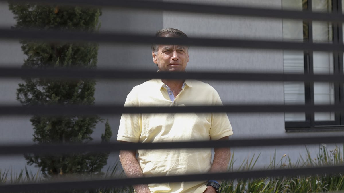 Bolsonaro deixa UTI e vai para quarto no Hospital DF Star em Brasília