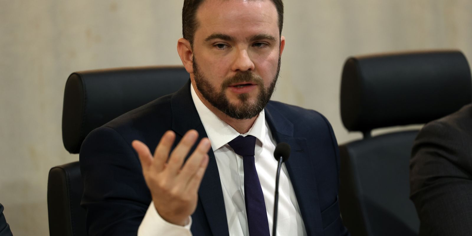 Governo propõe subvenção para conter alta do diesel