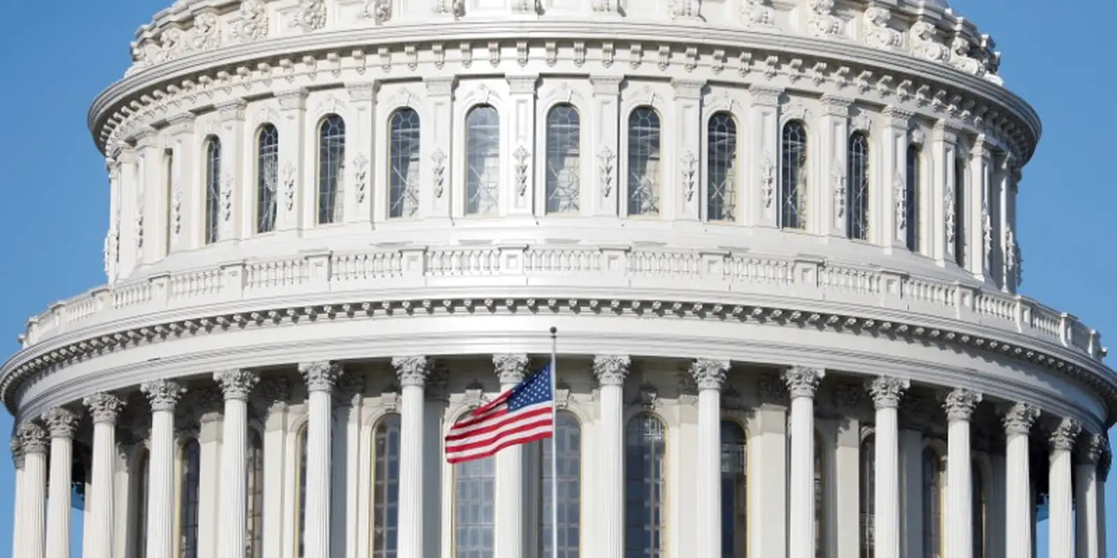 Explosão em refinaria no Texas e novo secretário nos EUA