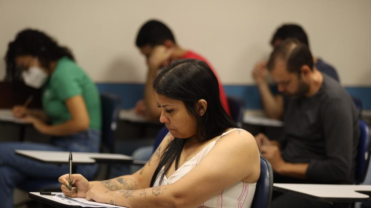 Prefeituras de Hidrolândia e Novo Brasil abrem concursos com vagas imediatas e cadastro de reserva