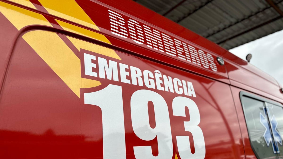 Colisão entre carro e ciclista deixa mulher ferida em Araranguá