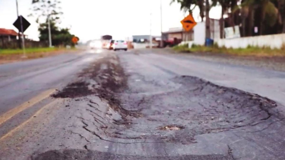 Buracos na SC-447 preocupam motoristas entre Meleiro e Araranguá