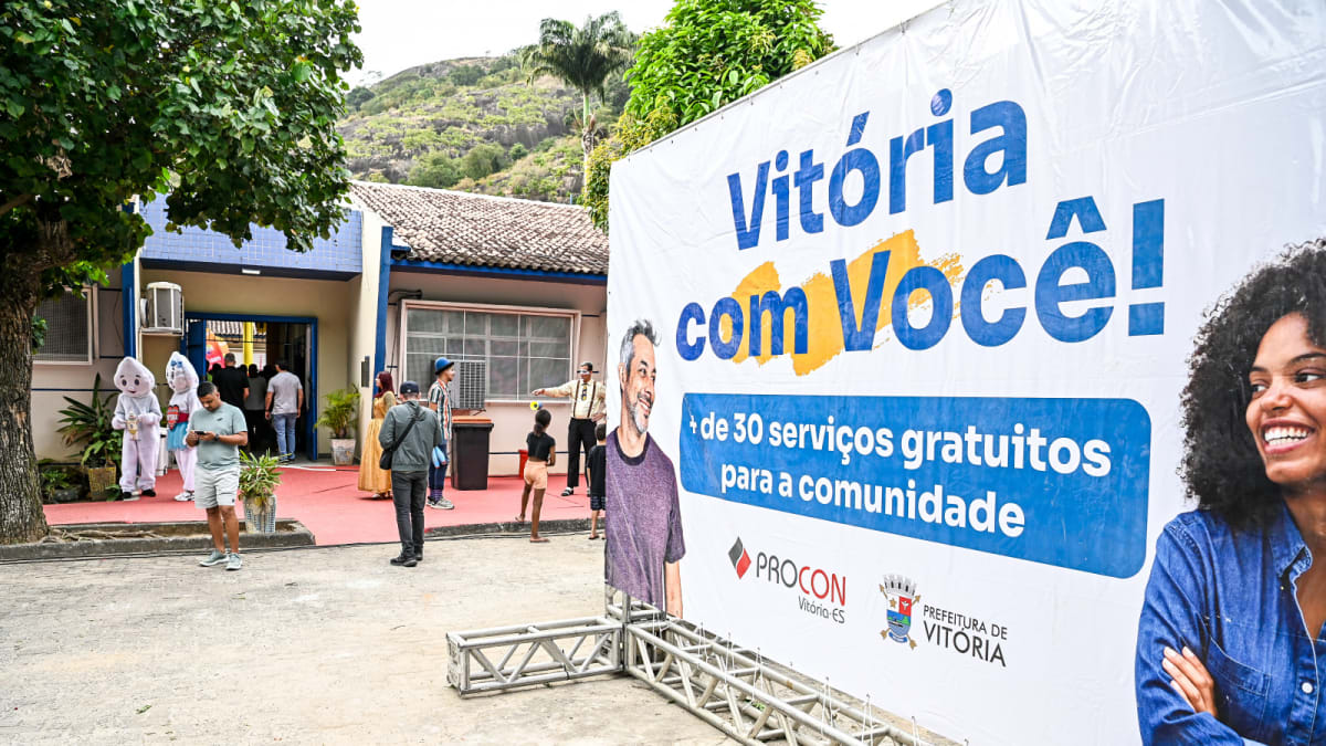 Vitória com Você oferece serviços gratuitos e entrega melhorias em escola no bairro Andorinhas