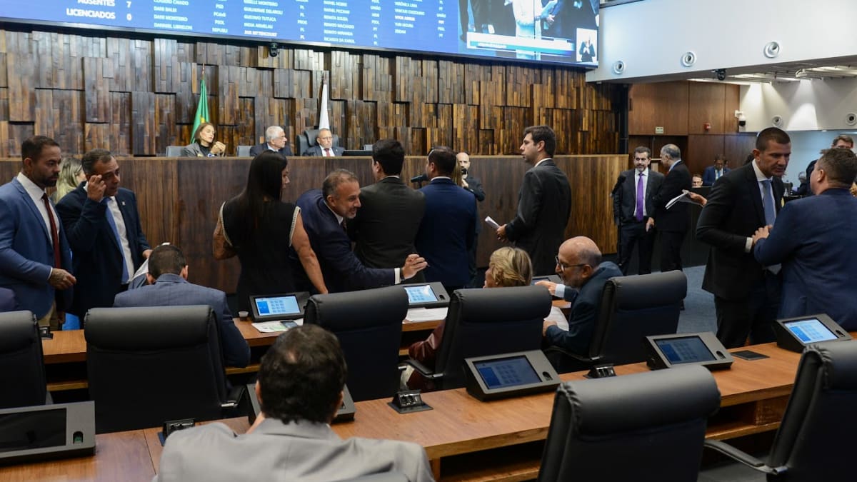 Pedido de vista adia projeto que acelera indicações para o Tribunal de Contas do Rio