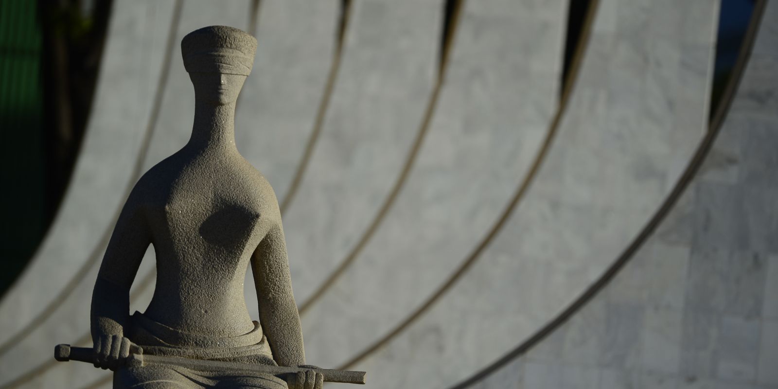 STF limita penduricalhos para Judiciário e Ministério Público