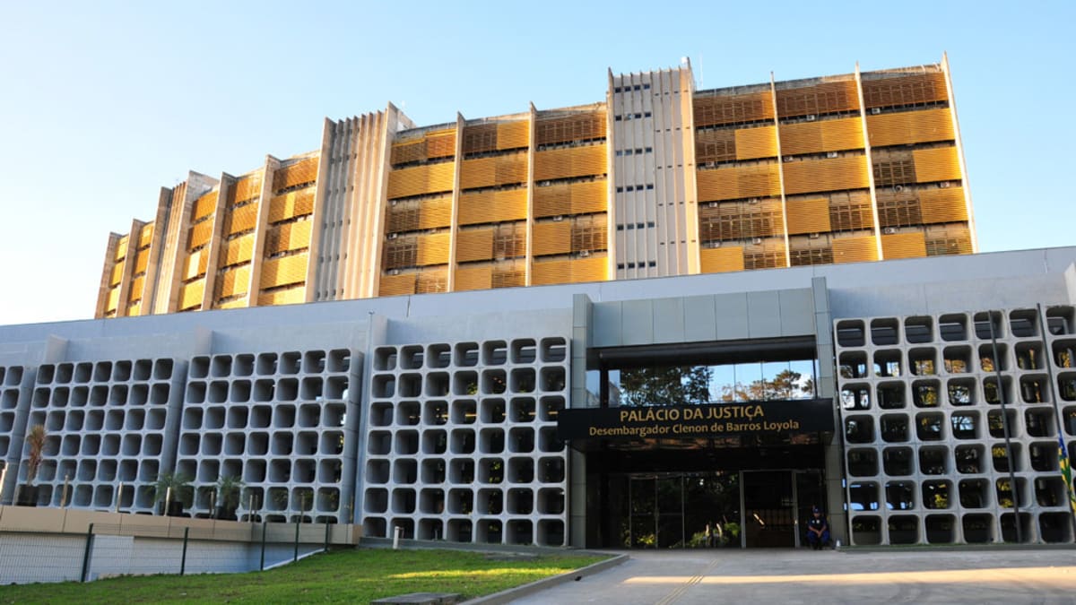 Justiça goiana garante pensão retroativa a companheiro em união homoafetiva