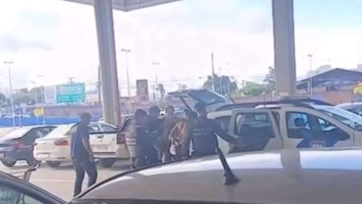 Homem é detido após tentar invadir área restrita de supermercado na Serra