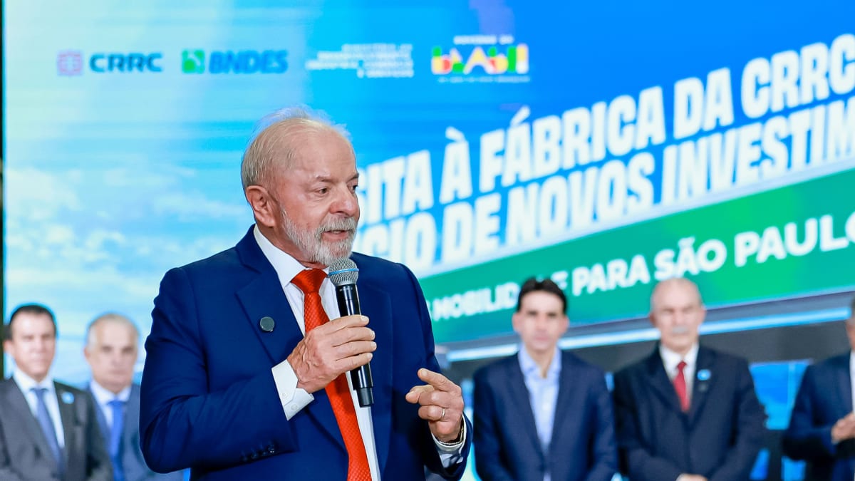 Lula promete dedicar vida para impedir fascistas de governar o Brasil