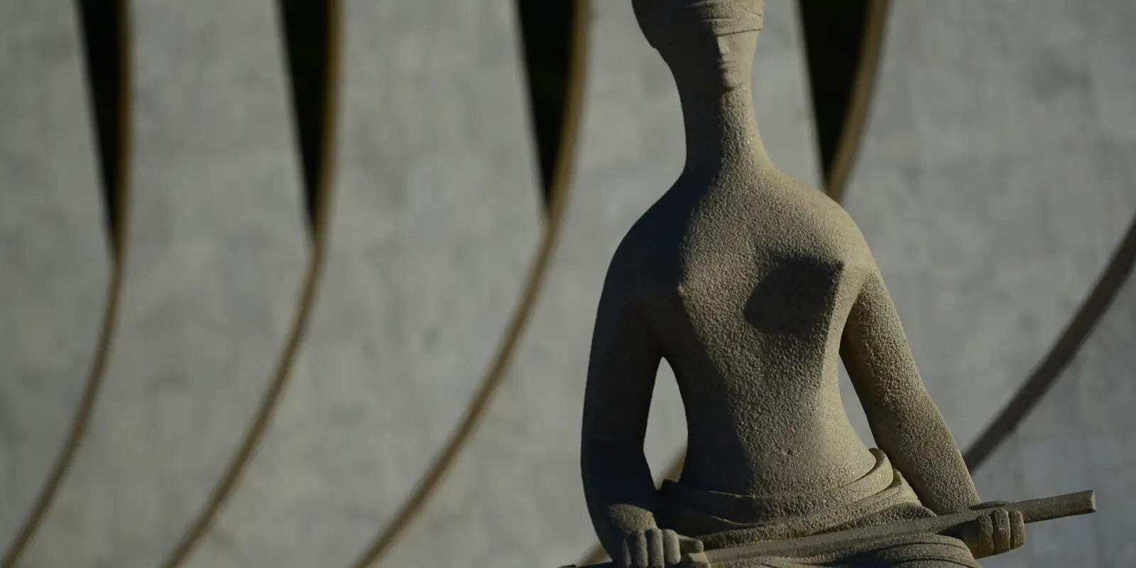 STF determina fim de auxílios a juízes e promotores