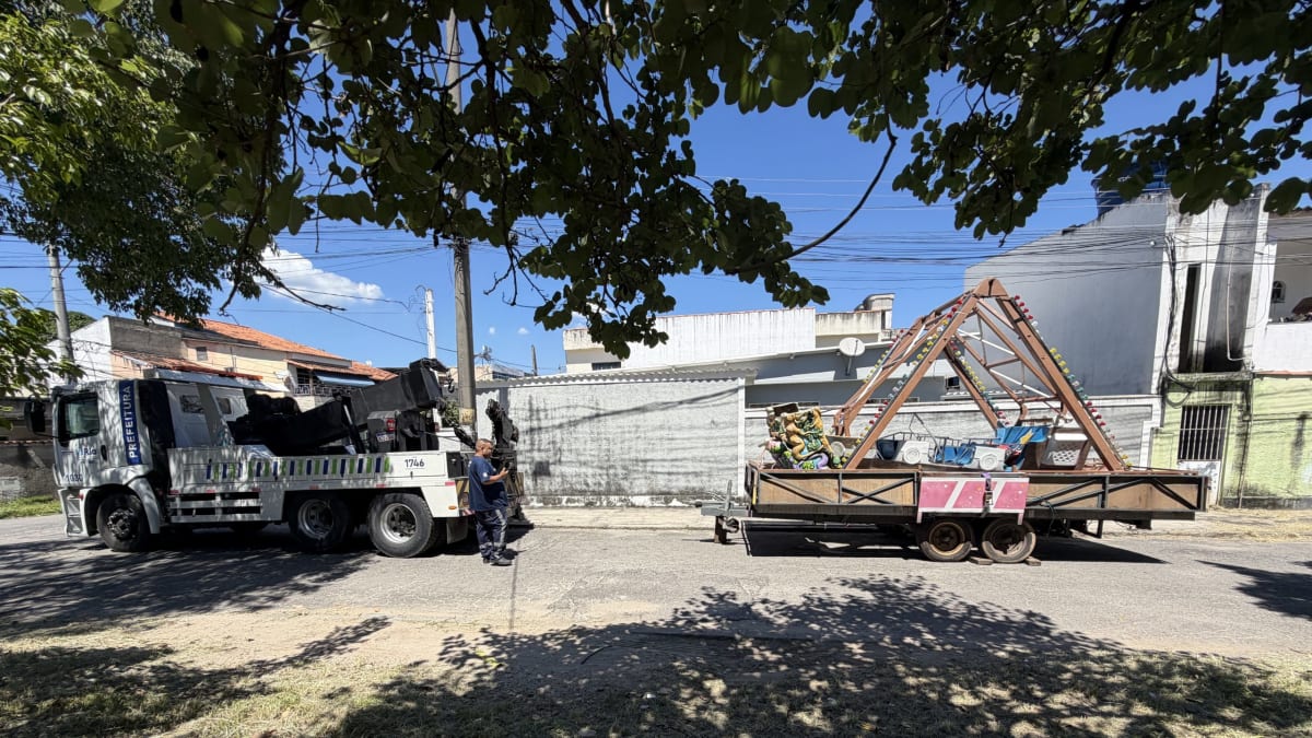 Parque de diversões clandestino é retirado da Praça Roberto Lyra, em Campo Grande