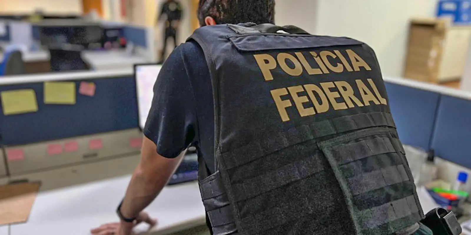 Polícia Federal cumpre mandados na Operação Narco Azimut