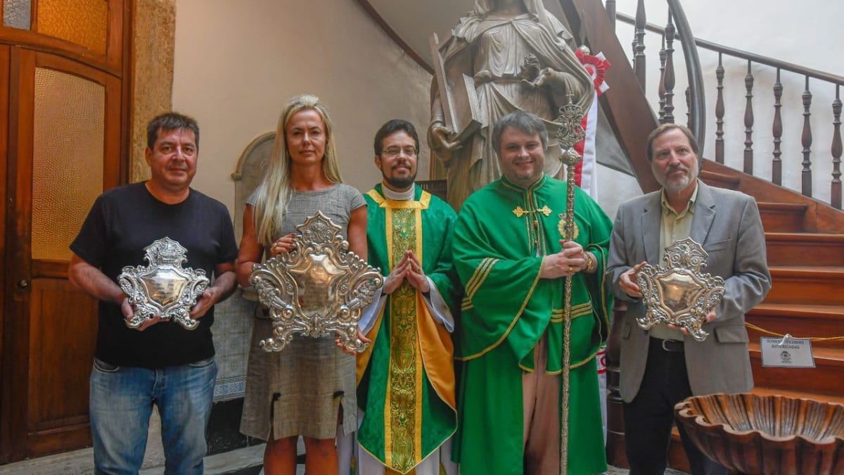 Tocheiros de prata da Igreja da Irmandade de Nossa Senhora da Lapa dos Mercadores reaparecem em Portugal e levantam suspeitas de circulação internacional de bens históricos
