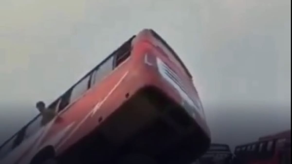 Ônibus cai em rio Padma e 24 pessoas morrem em Bangladesh