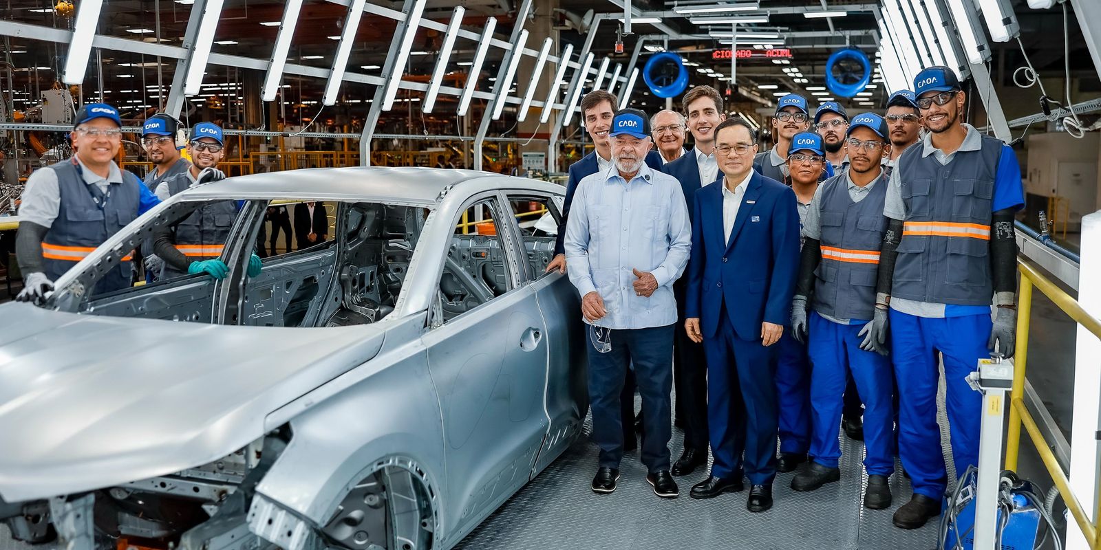 Lula pede solução para endividamento das famílias brasileiras