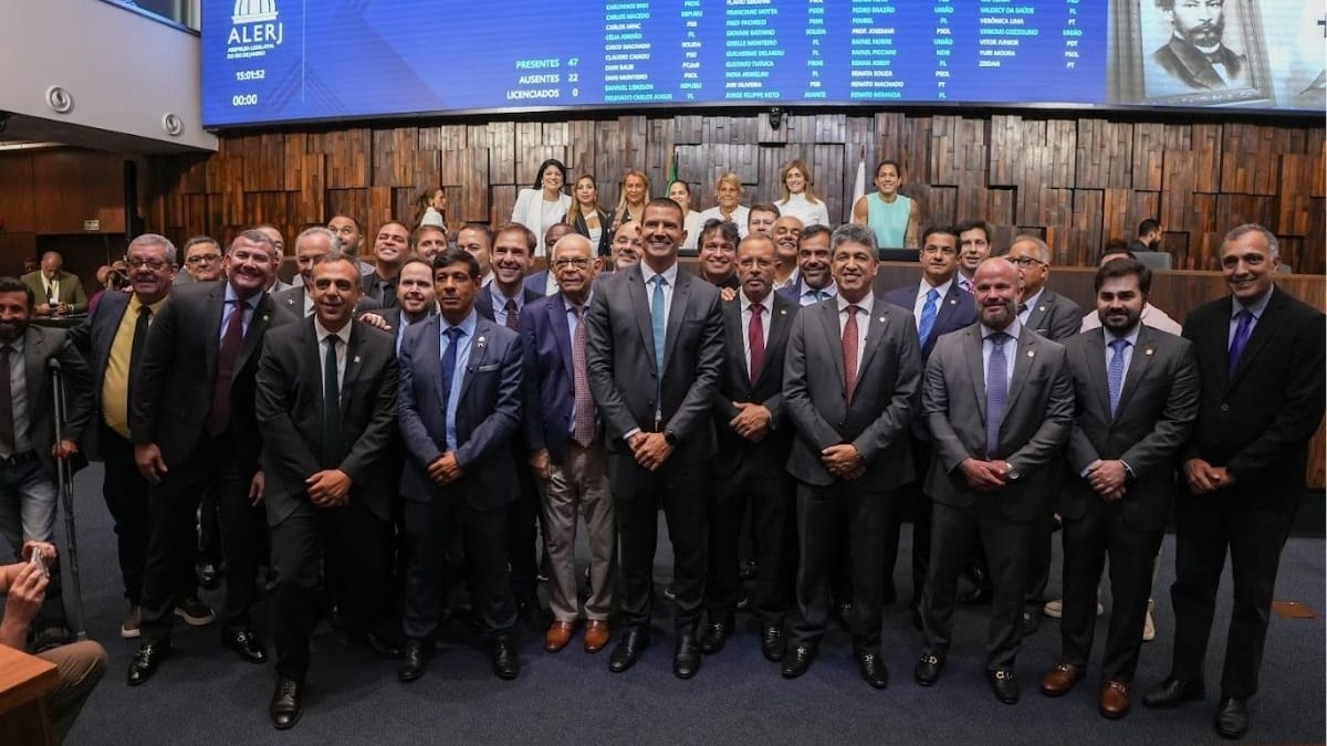 Deputado Douglas Ruas é eleito presidente da Assembleia e assume governo do Rio de Janeiro