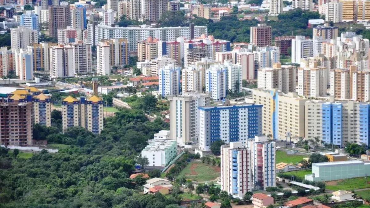 Justiça determina que Prefeitura de Caldas Novas regulamente horas extras e banco de horas de servidores públicos