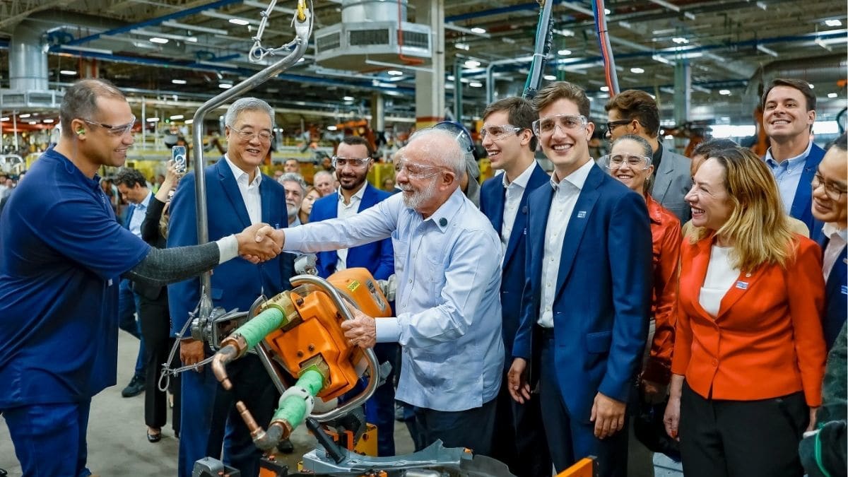 Lula critica gastos com cachorros e relaciona endividamento ao uso de celulares e Pix