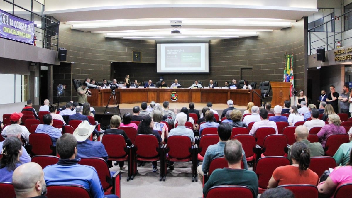 Comunidade de Farroupilha cobra melhorias nos serviços da Corsan em audiência pública