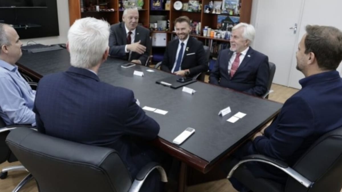 Prefeito de Joinville recebe delegação da Ucrânia para fortalecer relações bilaterais