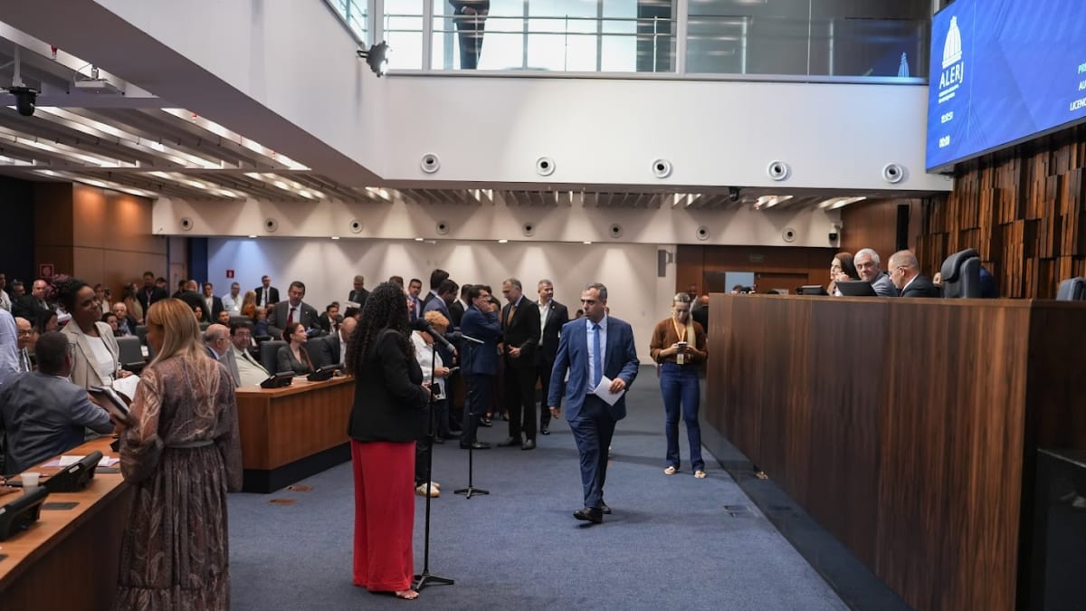 Alerj exonera 34 assessores do gabinete de ex-deputado cassado Rodrigo Bacellar