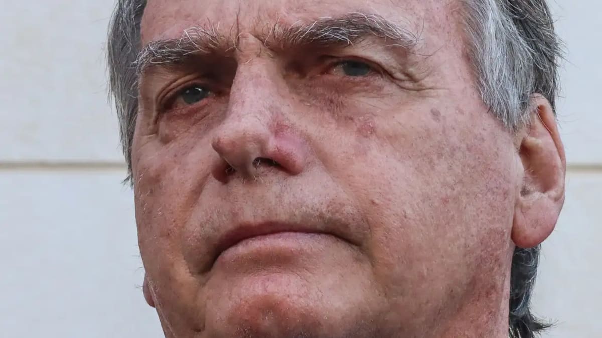 Ex-presidente Bolsonaro recebe alta hospitalar em Brasília
