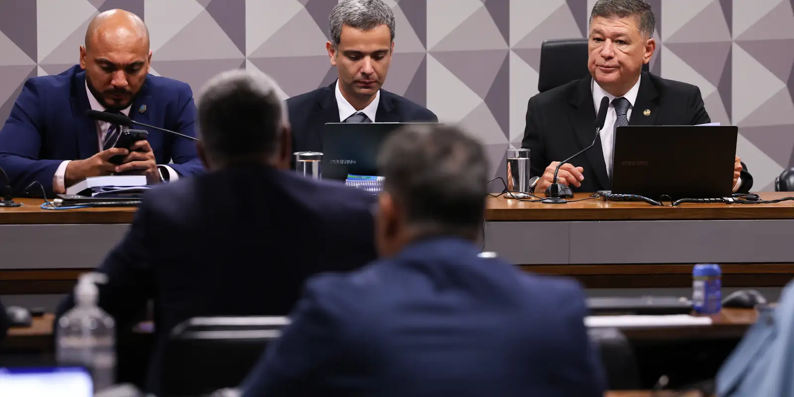 CPI Mista do INSS analisa relatório final com 218 indiciamentos