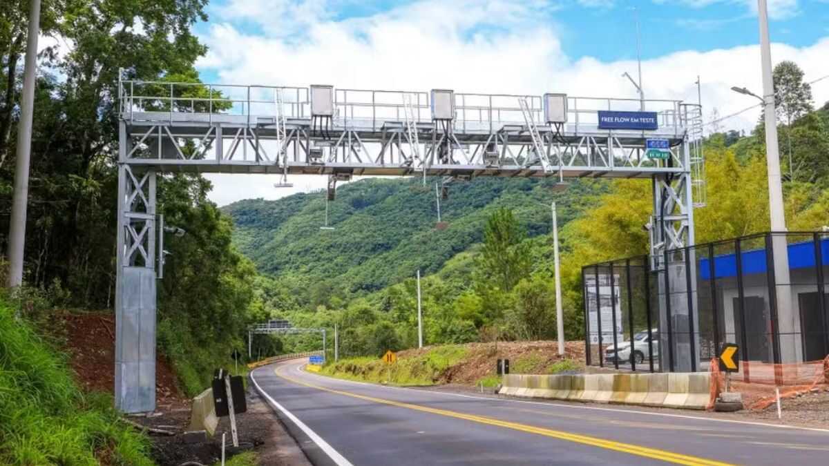 Motorista passa mais de 5 mil vezes pelo pedágio free flow e paga menos de 60 tarifas