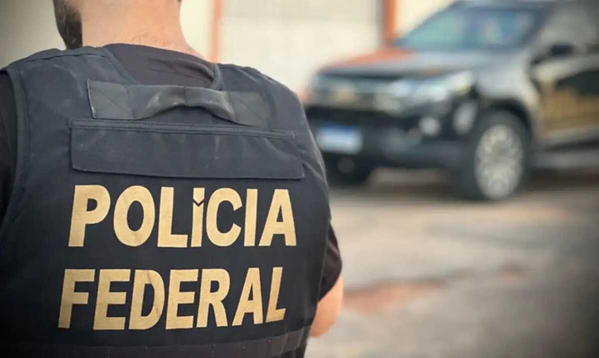 Policiais federais aprovam estado de greve em assembleia nacional
