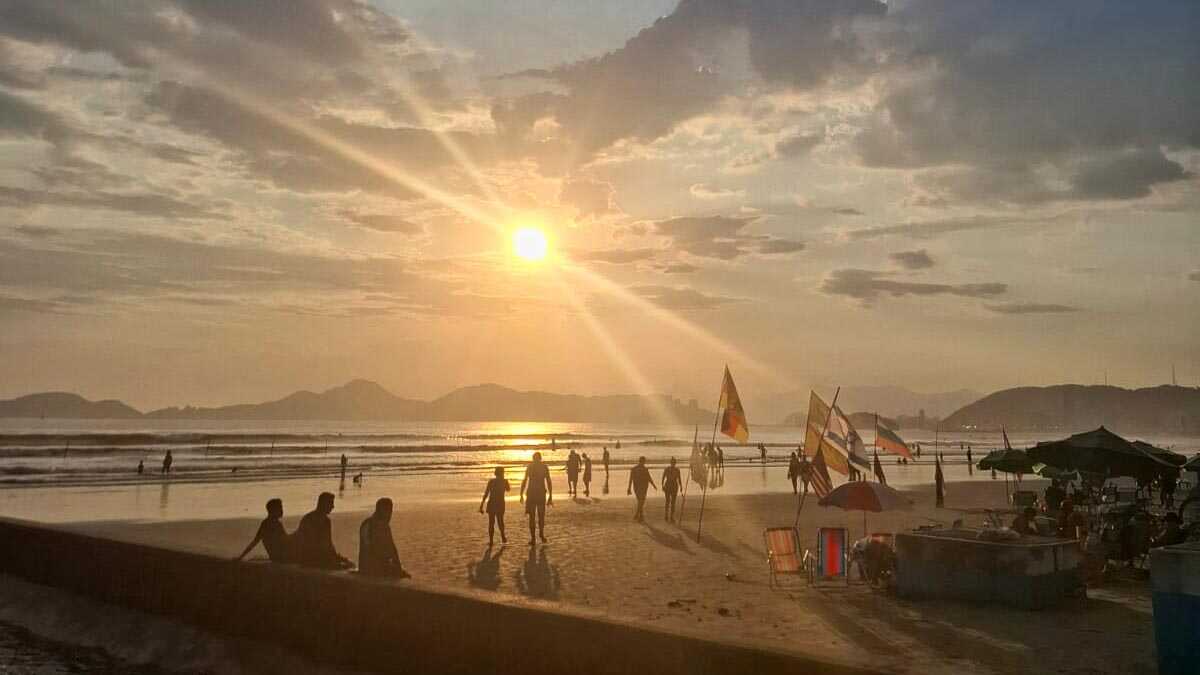 Março termina com calor e mar calmo no litoral de São Paulo
