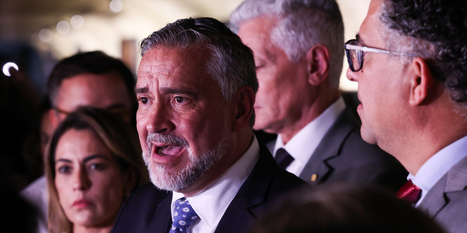 Governo apresenta relatório paralelo na CPMI do INSS