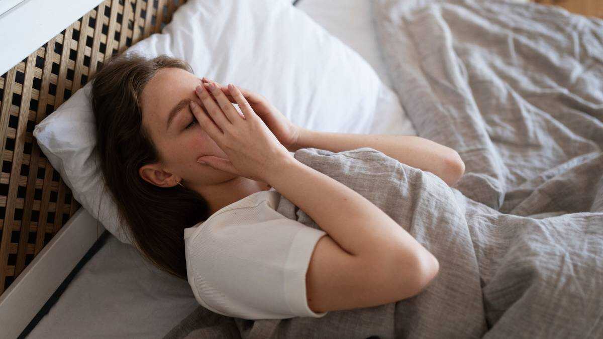 Dormir demais no fim de semana pode aumentar cansaço na segunda-feira