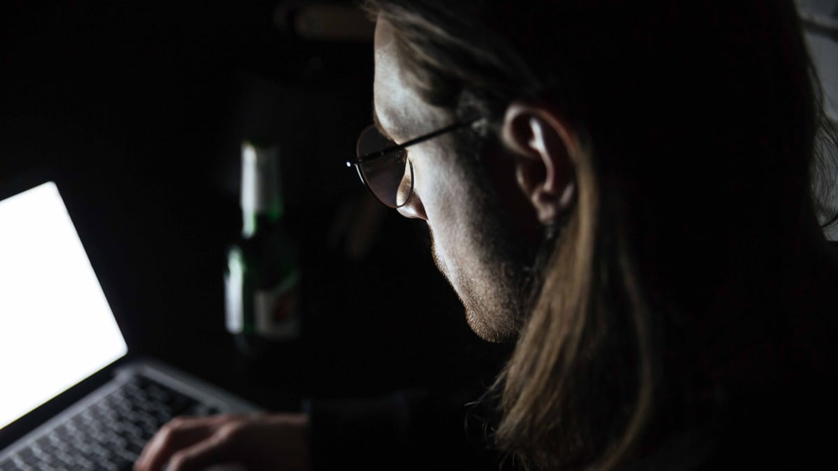 Polícia Civil de Santa Catarina prende foragido por crimes cibernéticos milionários