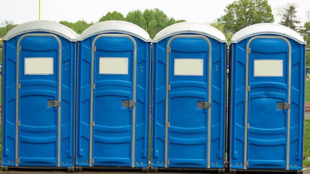 Alerj aprova projeto que obriga banheiros químicos acessíveis em eventos no Rio