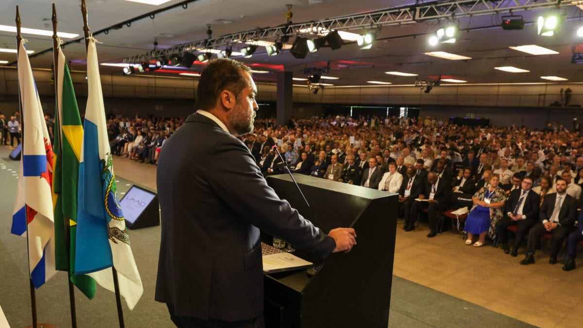 Decreto de Cláudio Castro amplia poder da Casa Civil e gera crise política no Rio de Janeiro