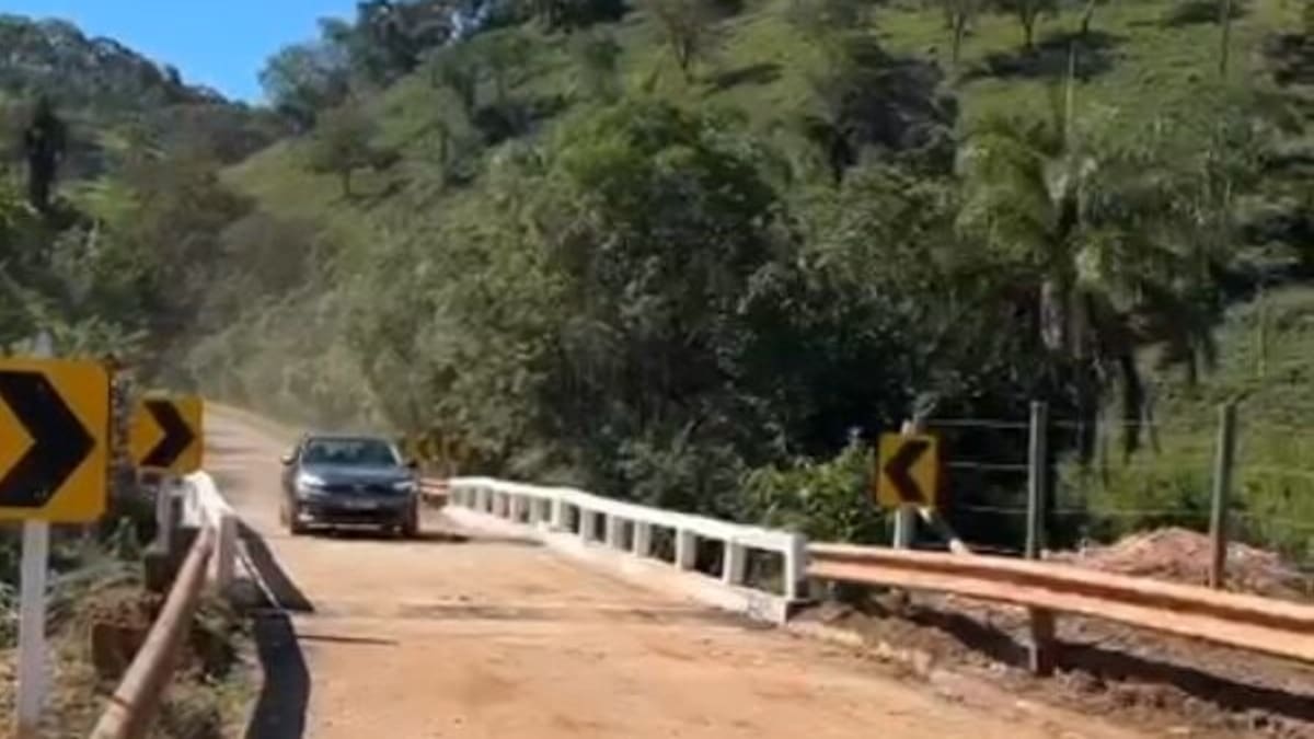 DER-MG libera tráfego na ponte sobre o Ribeirão Carioca na MG-030