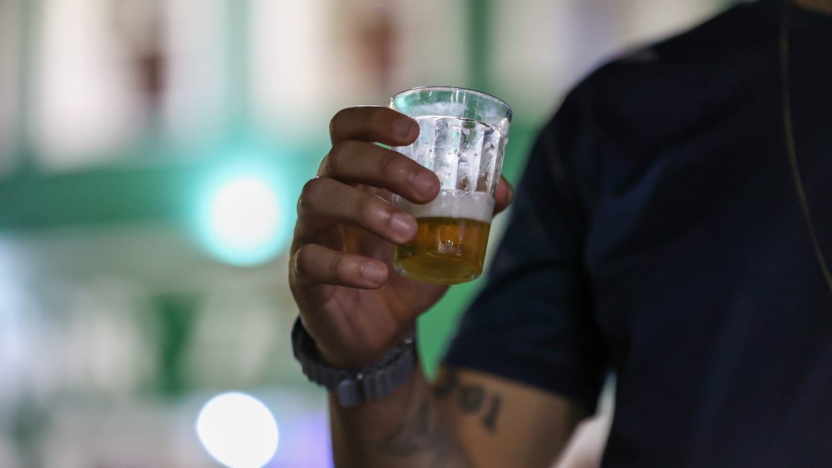 Consumo de álcool e drogas cai entre adolescentes na Bahia, mas uso de cigarro eletrônico mais que dobra