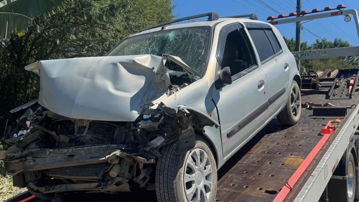 Homem fica ferido após colisão entre carro e caminhão em Urussanga