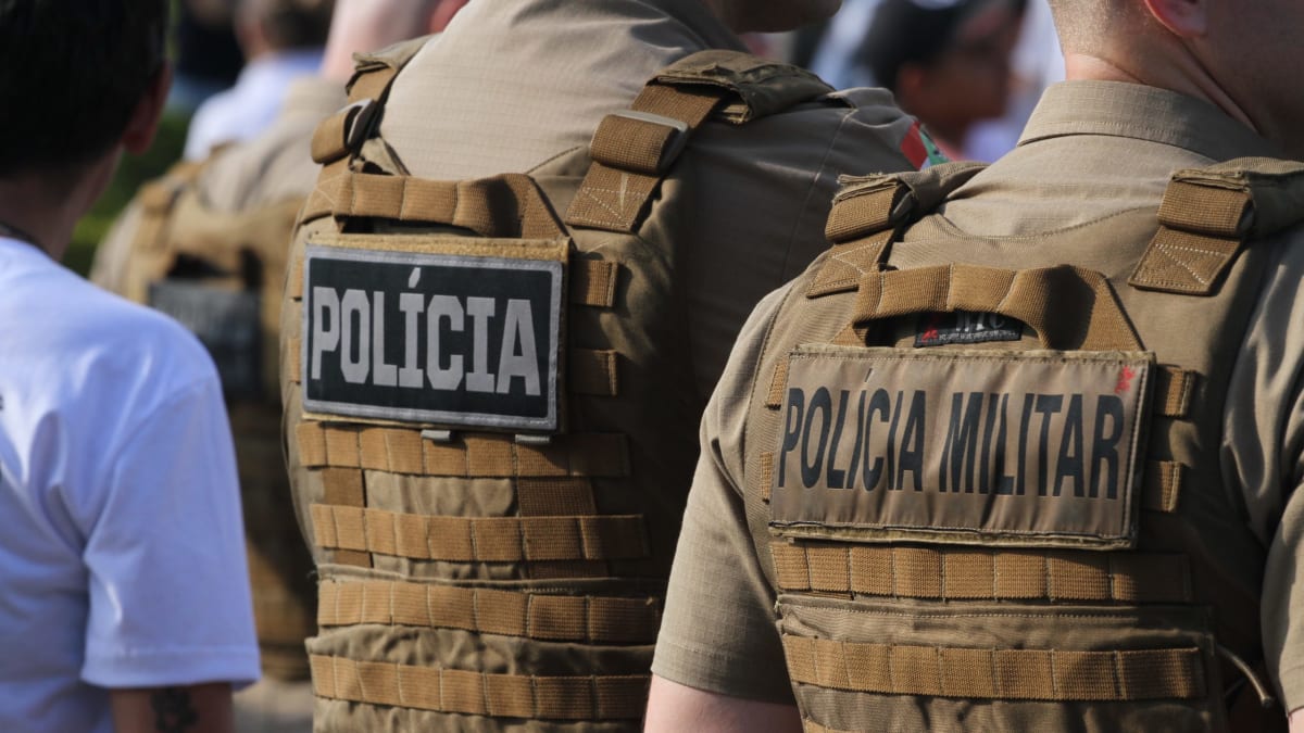 Polícia Militar prende traficante e apreende grande quantidade de drogas no bairro Santa Cruz