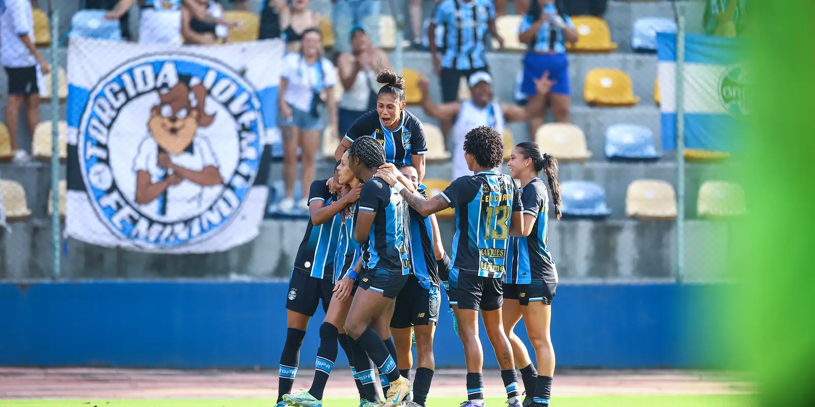 Grêmio vence Internacional no Brasileiro Feminino
