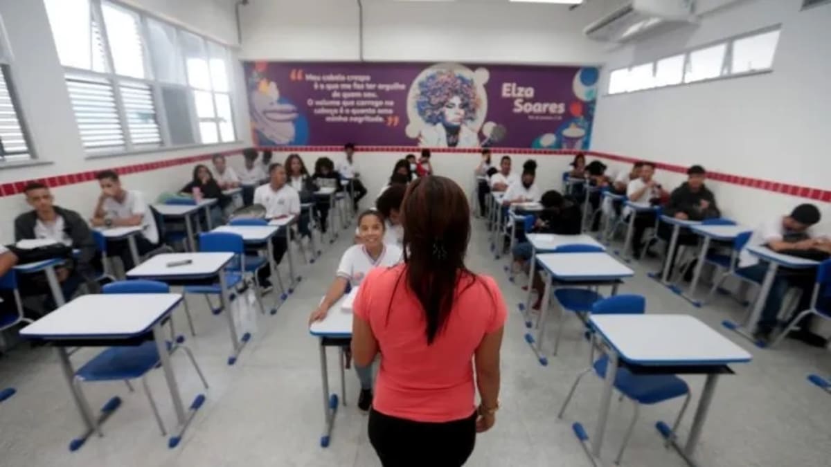 Secretária de Educação de Goiás propõe reduzir dias letivos para aliviar carga dos professores