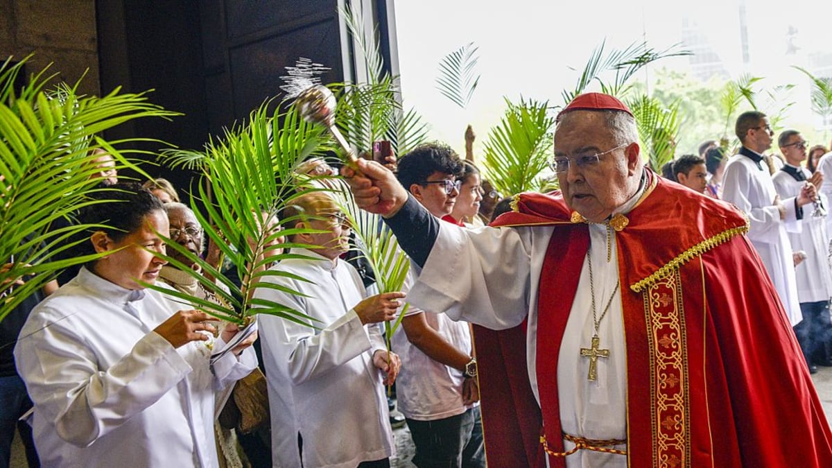 Início da Semana Santa com a celebração do Domingo de Ramos da Paixão do Senhor