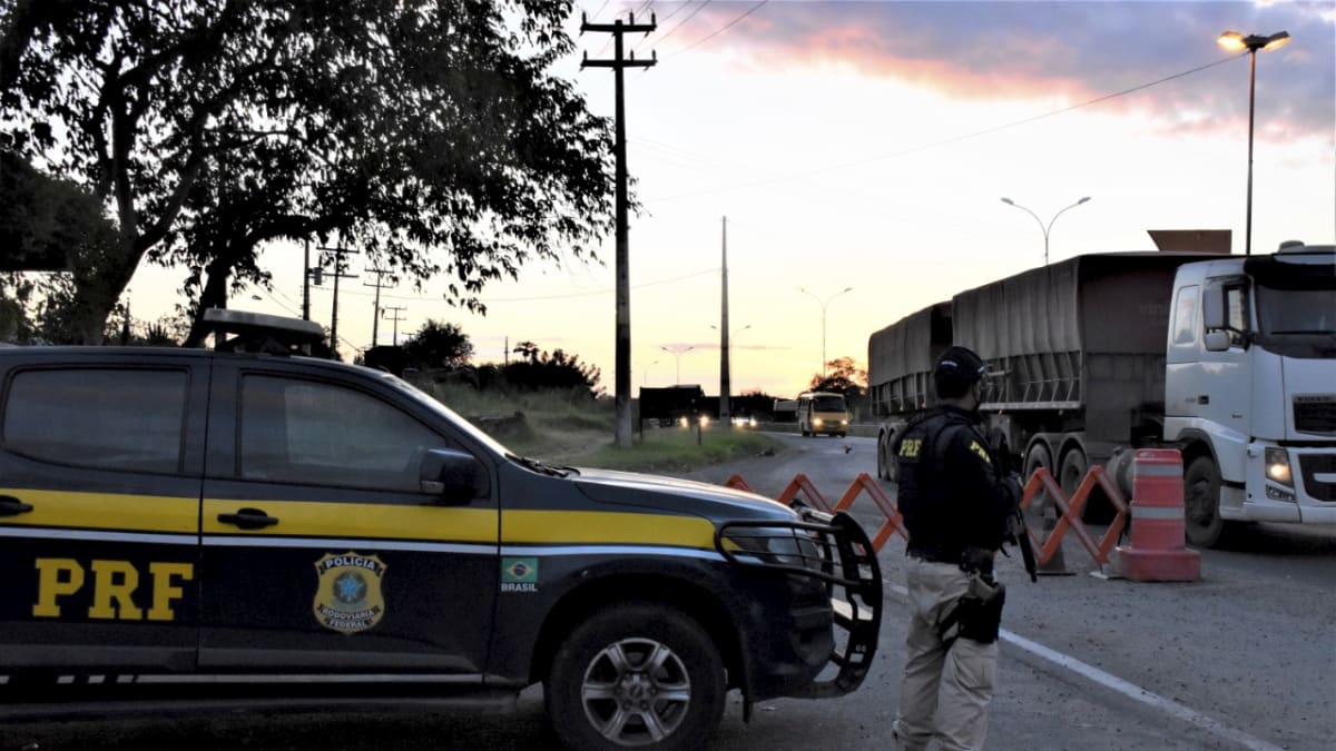 Dois homens morrem em colisão entre carro e moto na BR-116, em Planalto