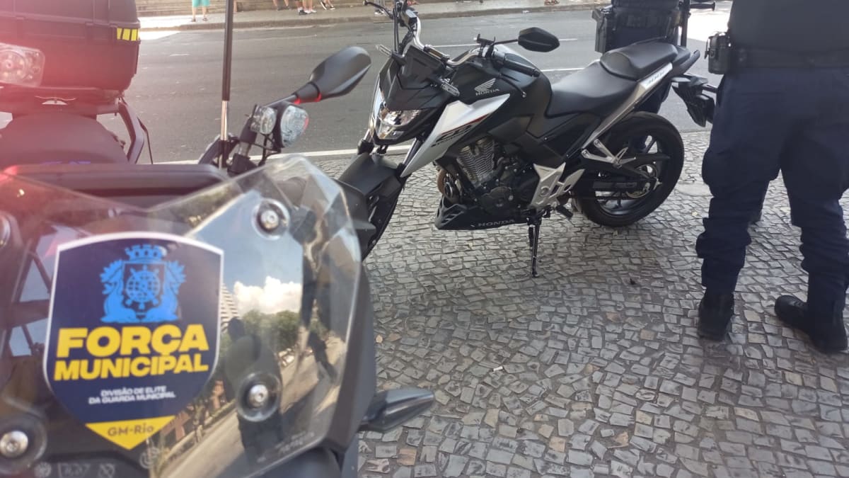 Motocicleta roubada é recuperada pela Guarda Municipal no Centro do Rio