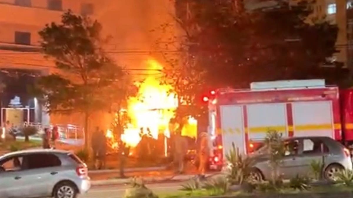 Incêndio criminoso atinge Casa do Saber em Belo Horizonte