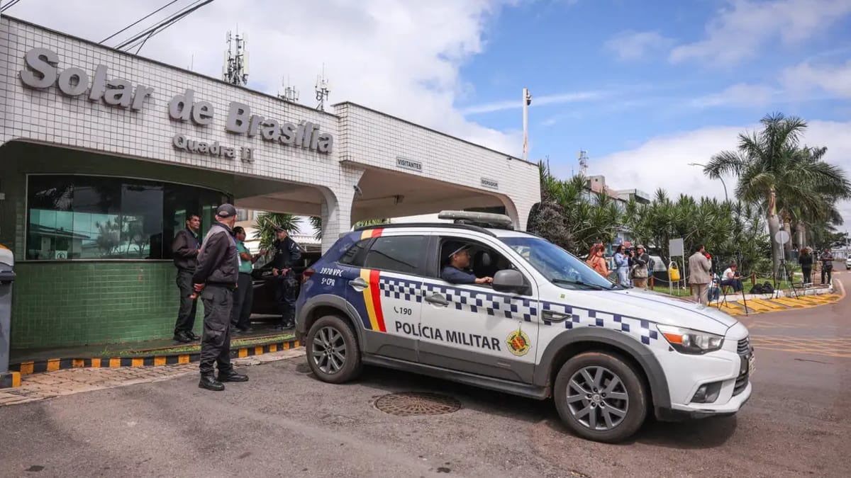 Ministro do STF nega livre acesso dos filhos de Bolsonaro à prisão domiciliar