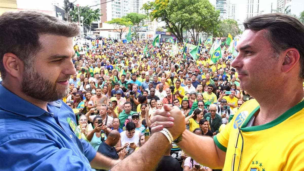 Prefeito de Campos dos Goytacazes deixa cargo para disputar deputado federal