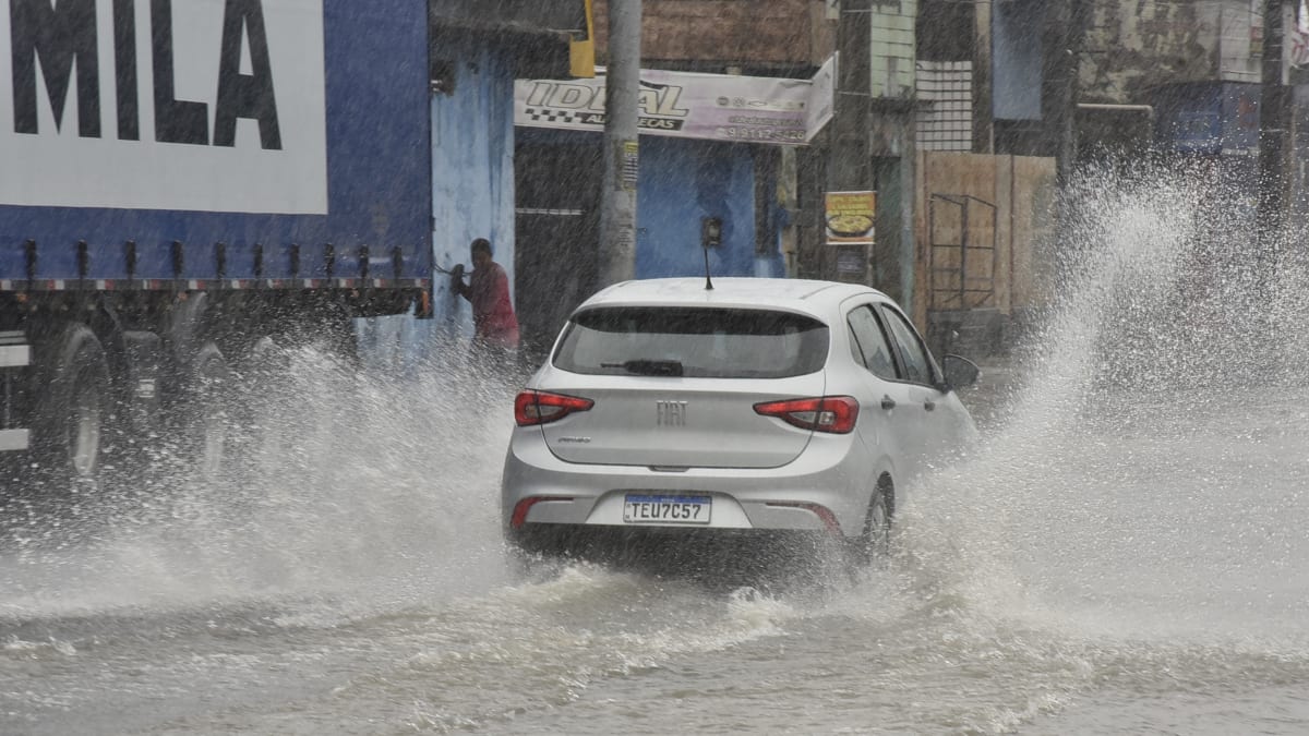Mais de 200 cidades da Bahia estão em alerta de chuvas intensas nesta segunda-feira