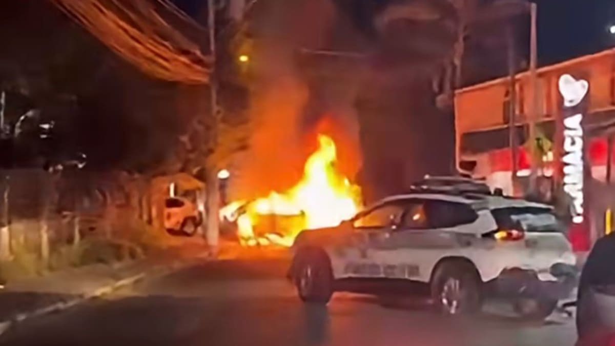 Homem é morto a tiros e carro é incendiado em Florianópolis