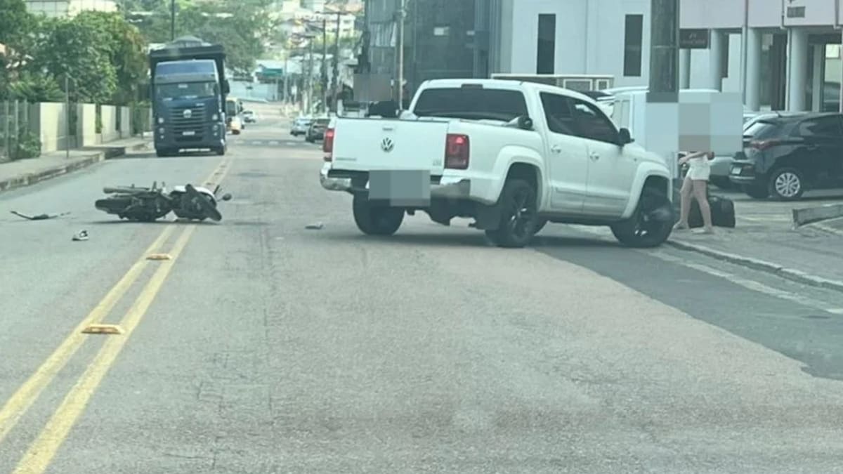 Menina de 10 anos fica gravemente ferida após acidente entre moto e caminhonete em Ibirama