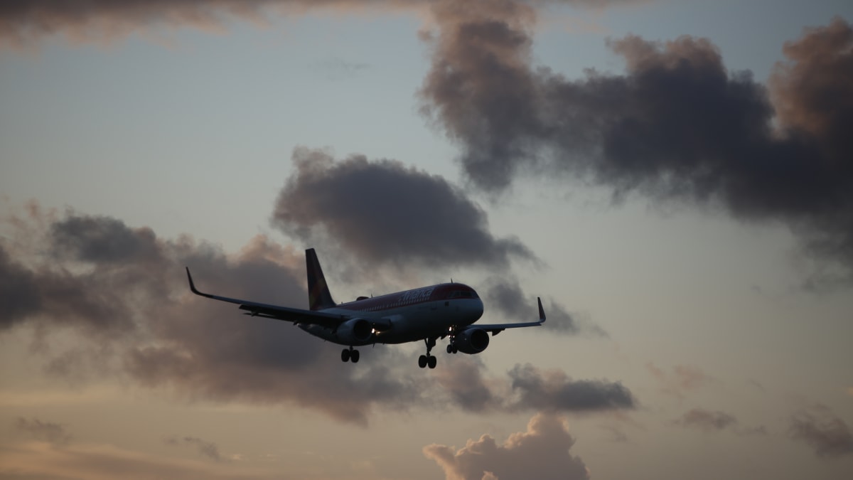Preço do querosene de aviação sobe 54,63% a partir de 1º, impactando passagens aéreas